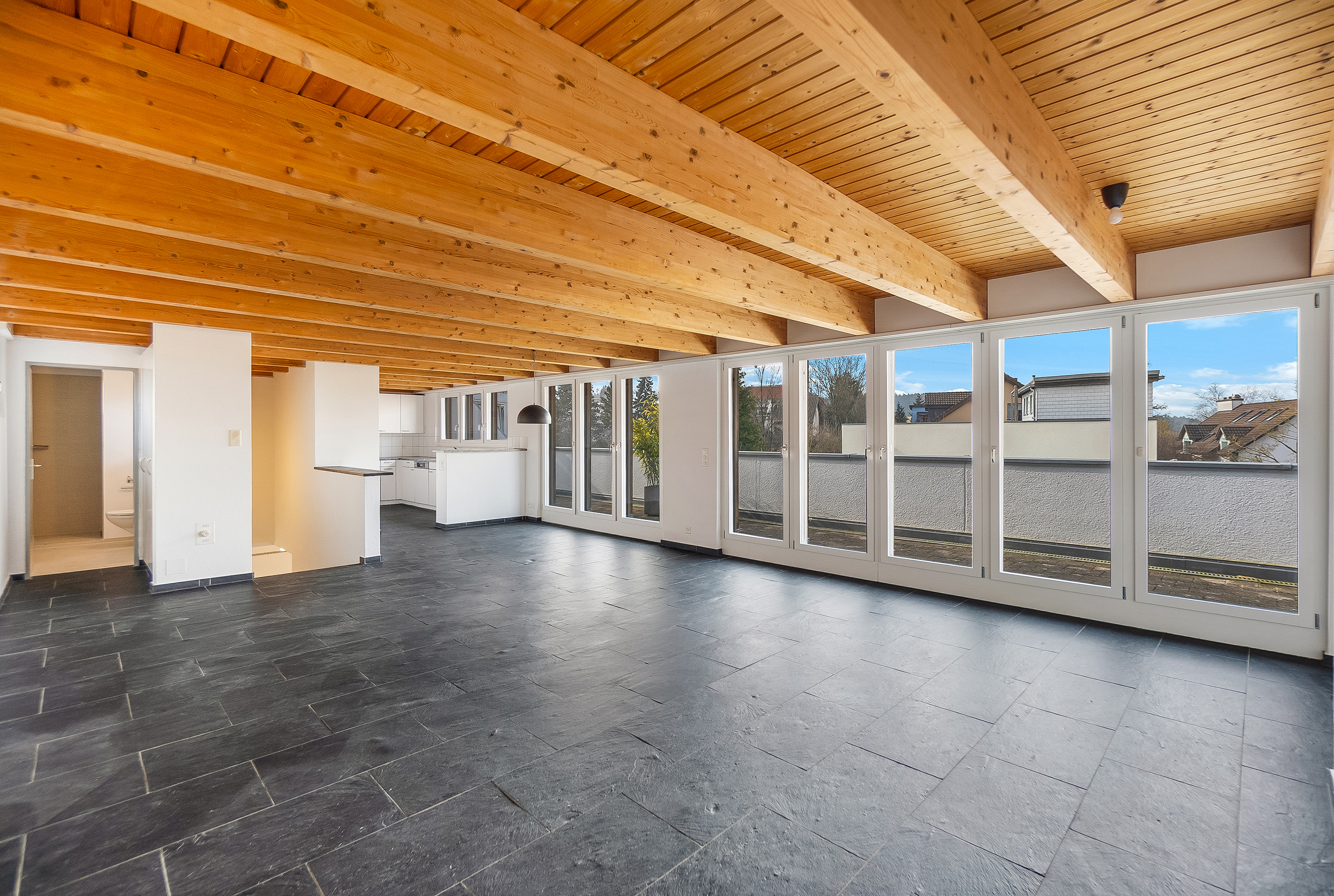 Exclusive 3.5-room duplex attic apartment with far-reaching views and large terrace - 0