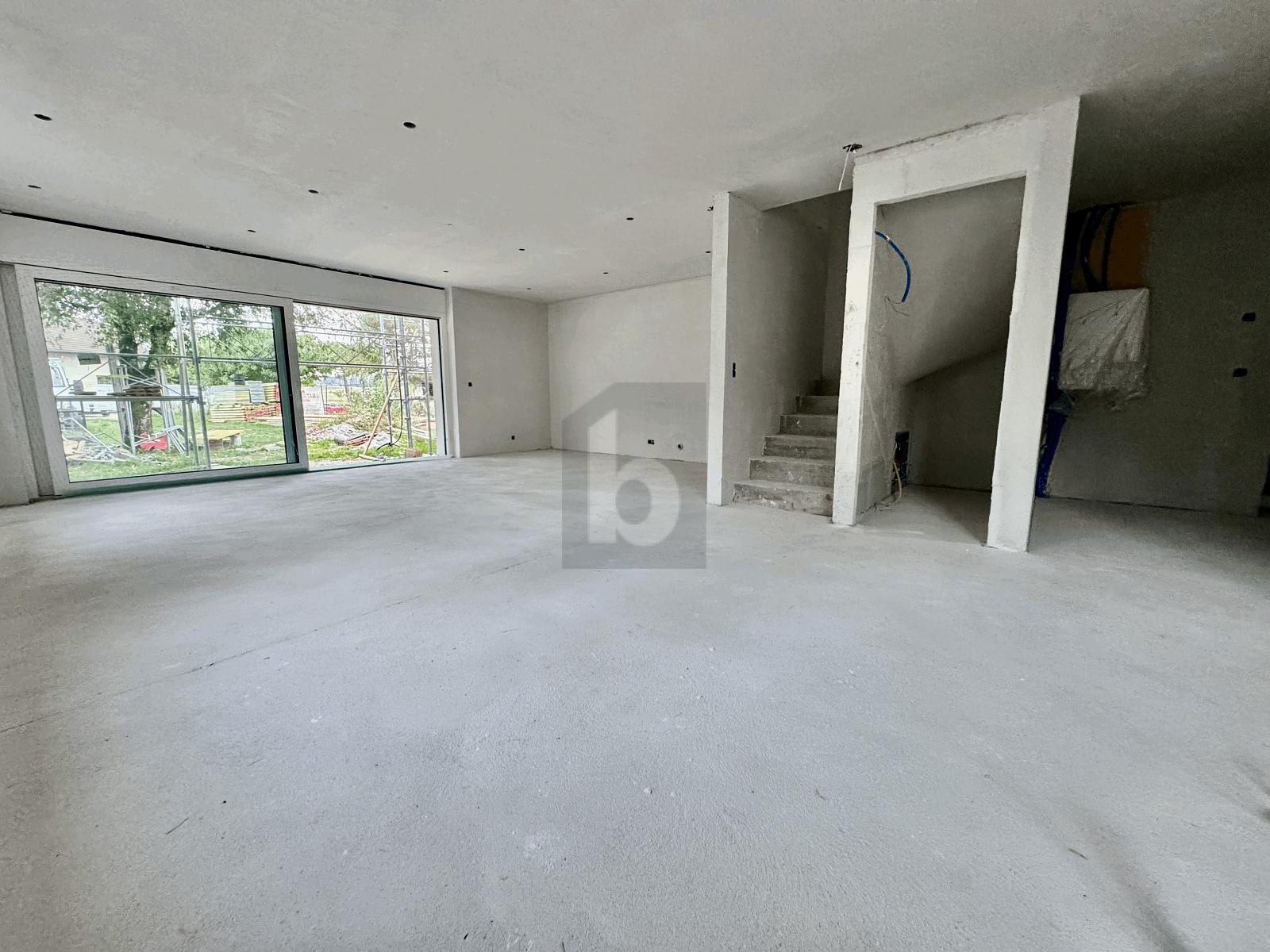 SPACIEUX JARDIN DANS QUARTIER CALME (VILLA SUD-EST) - 3