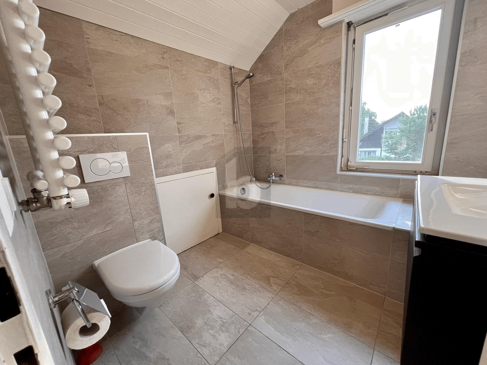 SPACIEUSE VILLA INDIVIDUELLE RÉNOVÉE - 2
