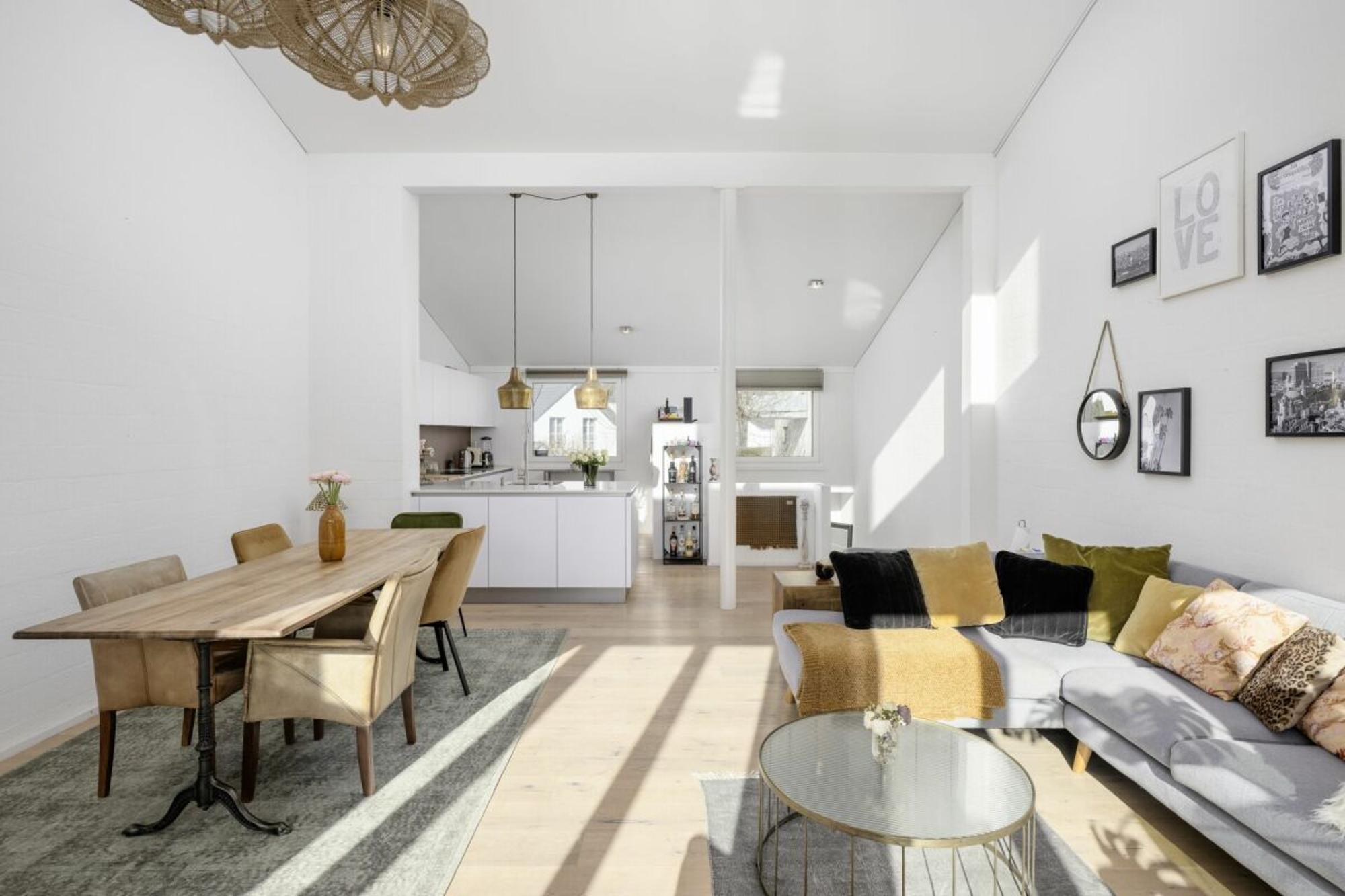 Sun-drenched mid-terrace house in a sought-after location - 5