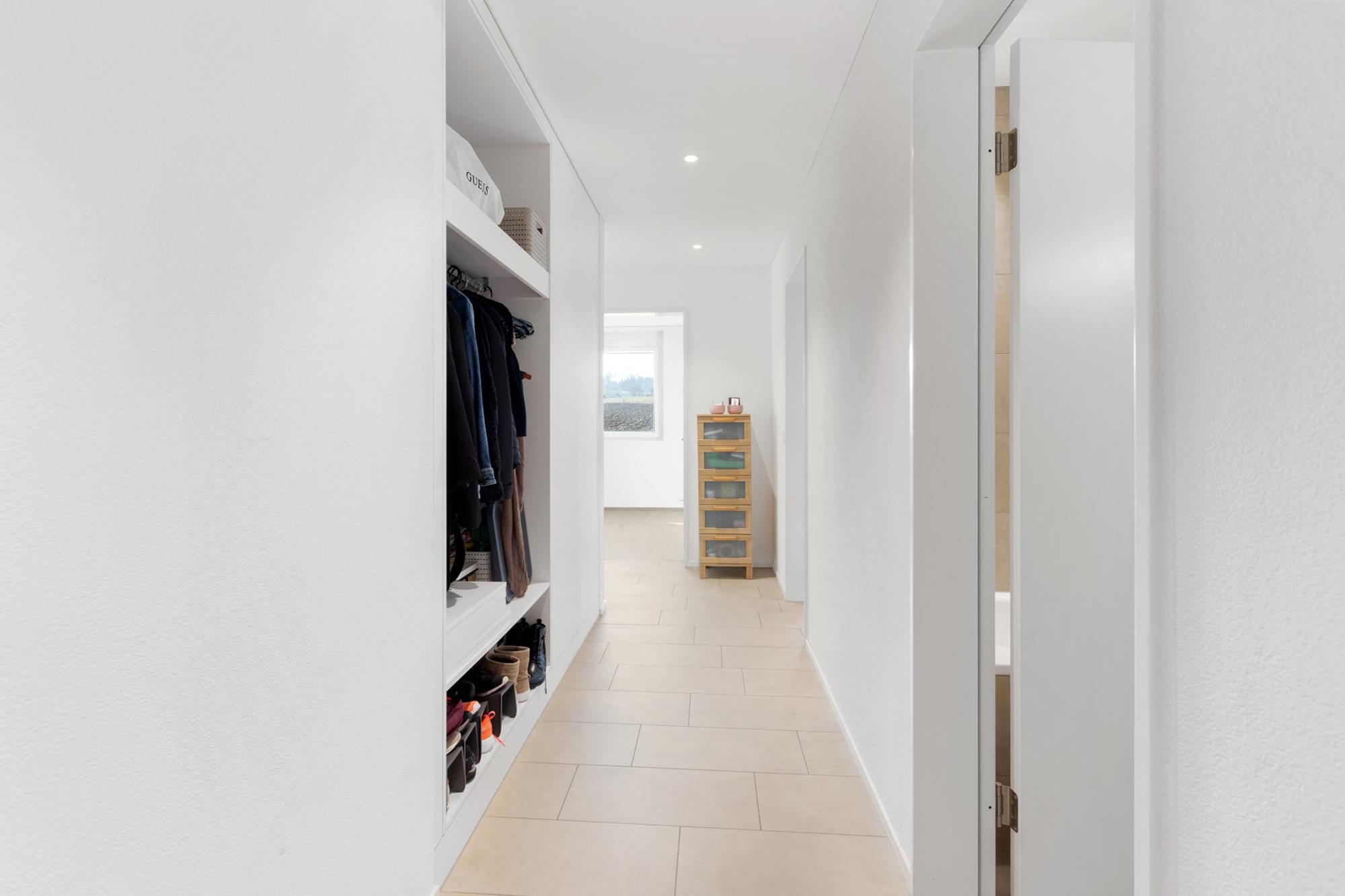Exclusive Minergie 3.5-room apartment with far-reaching views and large garden - 10