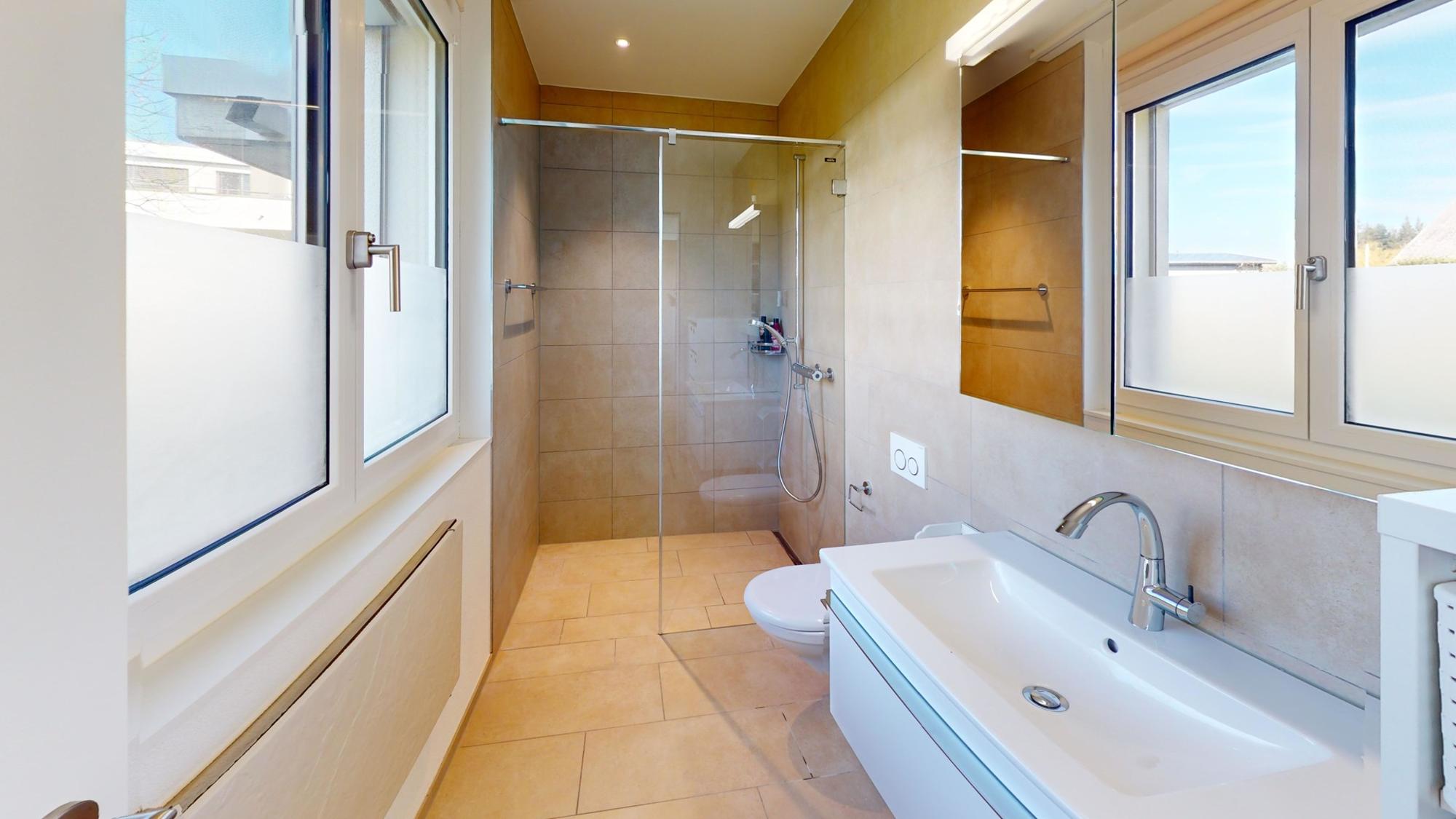 Exclusive Minergie 3.5-room apartment with far-reaching views and large garden - 7