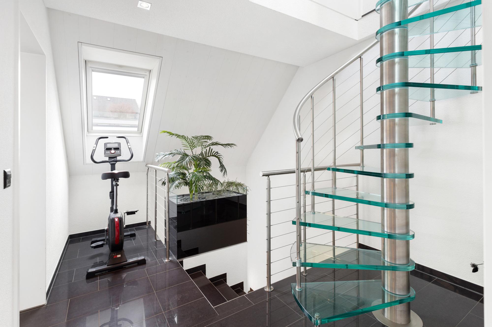 Living & working combined in style: a 5.5-corner house in a class of its own - 10