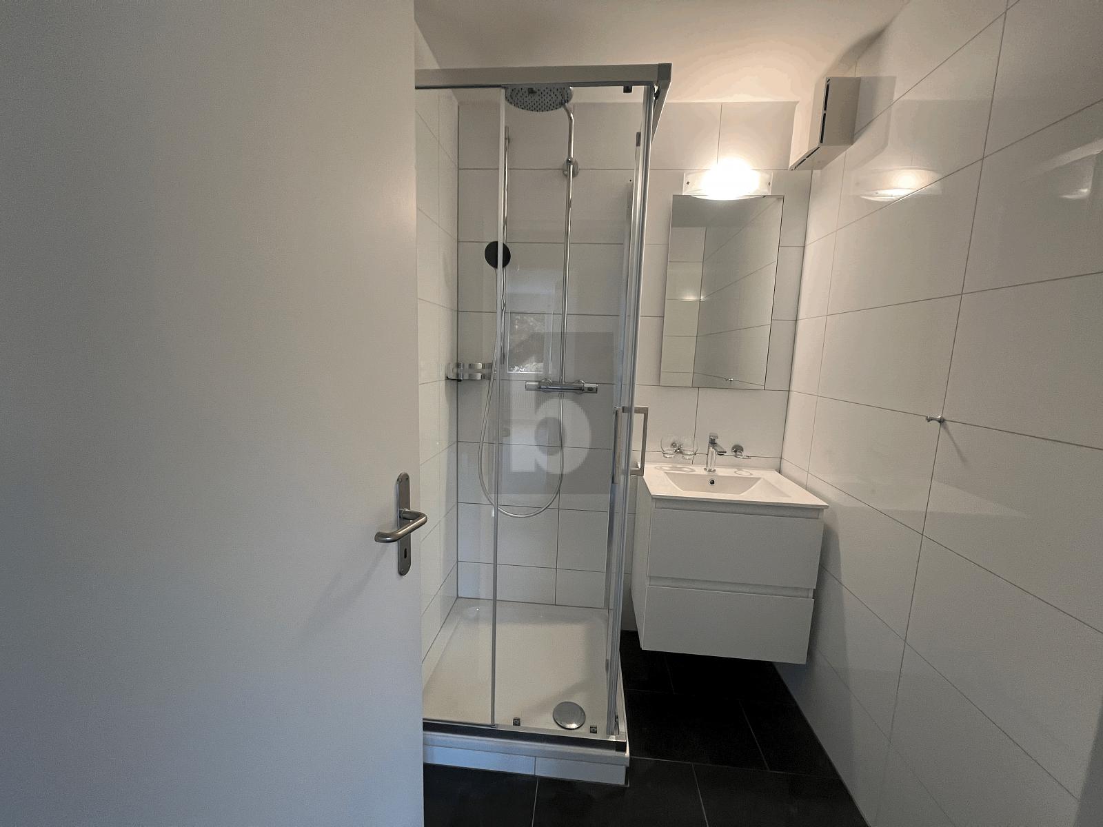 HELL MIT VIEL PLATZ, FRISCH RENOVIERT, - 3