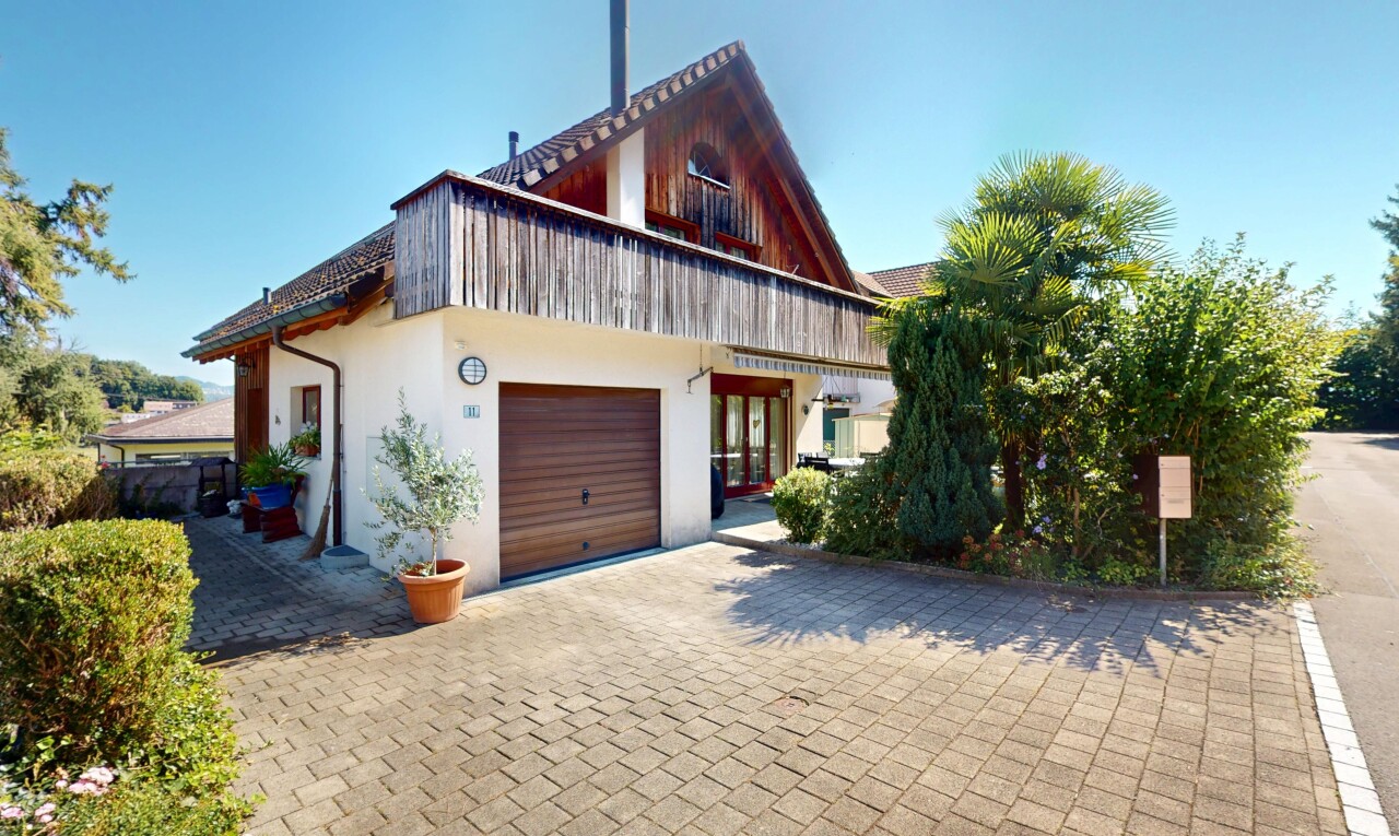 Freistehendes Einfamilienhaus mit viel Platz und Charme - 0