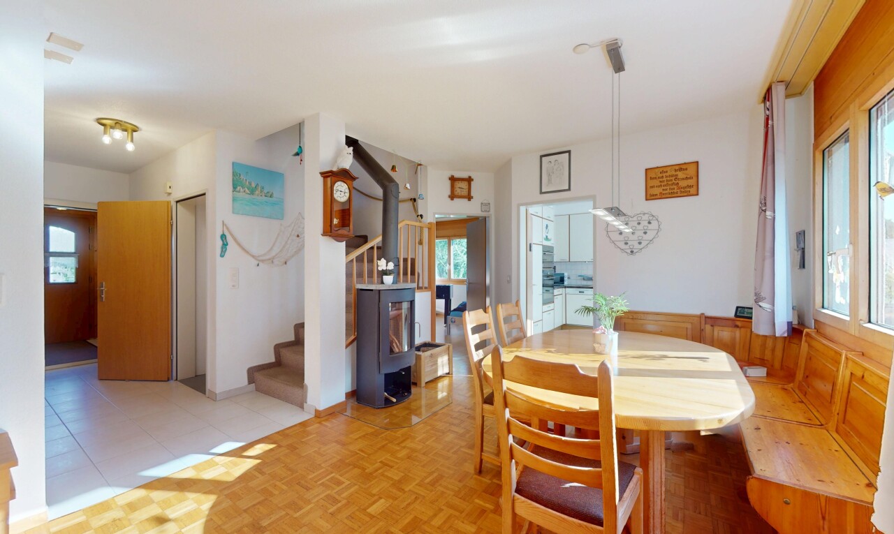 Freistehendes Einfamilienhaus mit viel Platz und Charme - 2