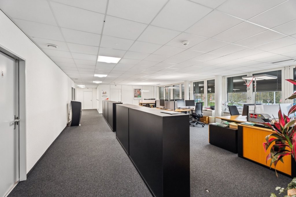 Magnifique bureau à proximité des axes autoroutiers ! - 1