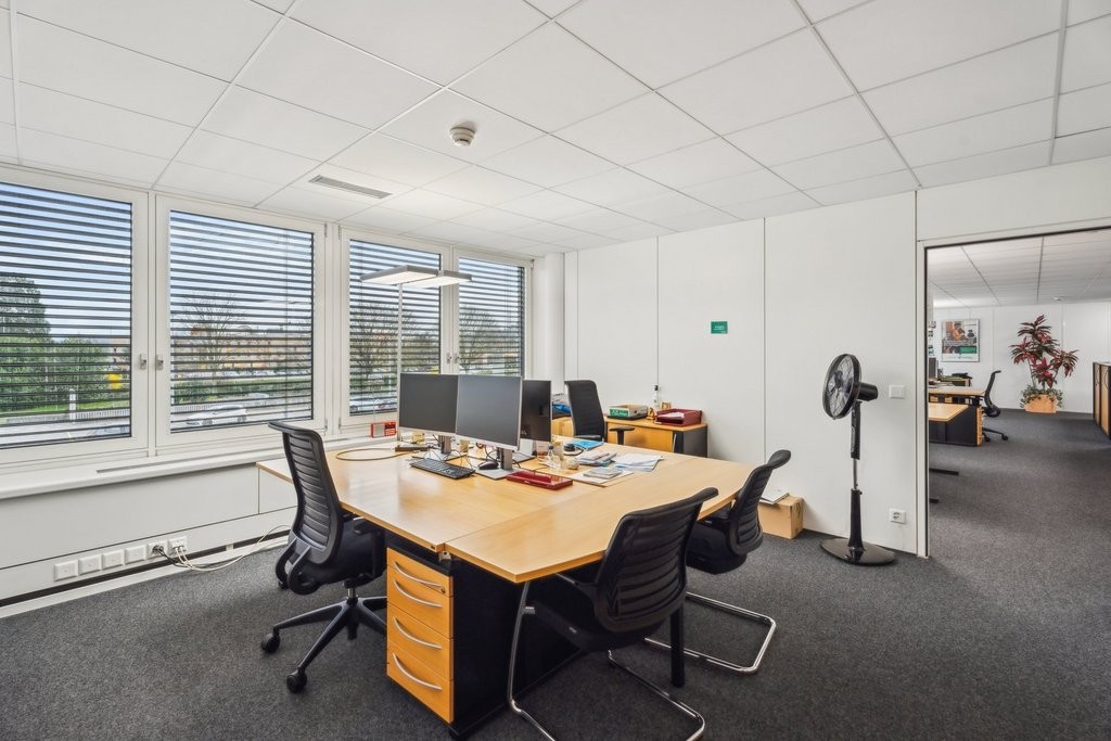 Magnifique bureau à proximité des axes autoroutiers ! - 3
