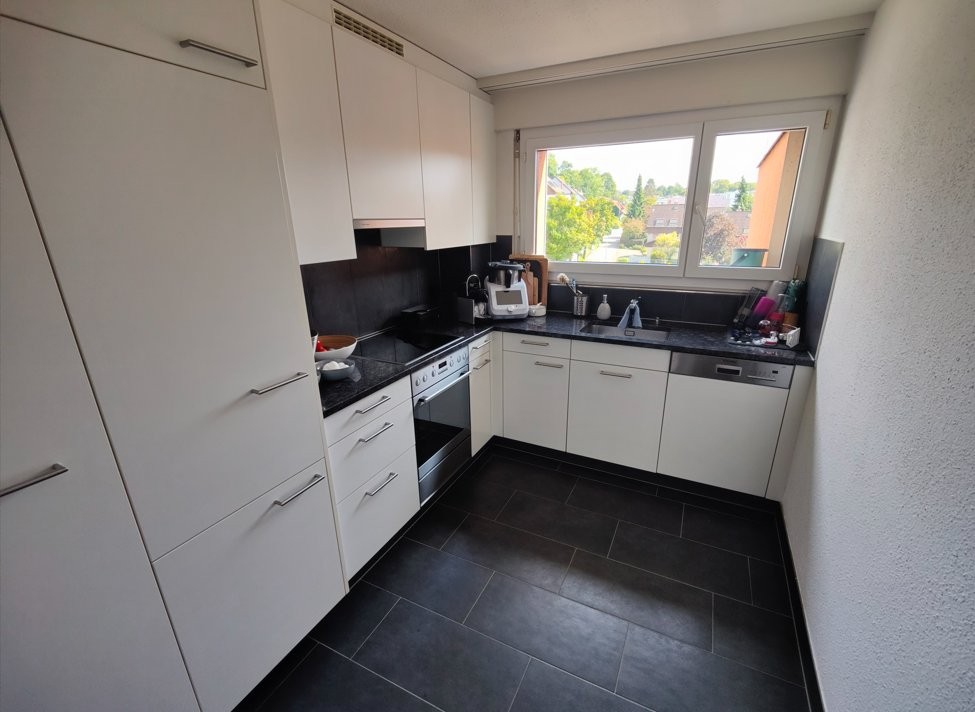 Renovierte 4.5 Zimmerwohnung an zentraler Lage - 3
