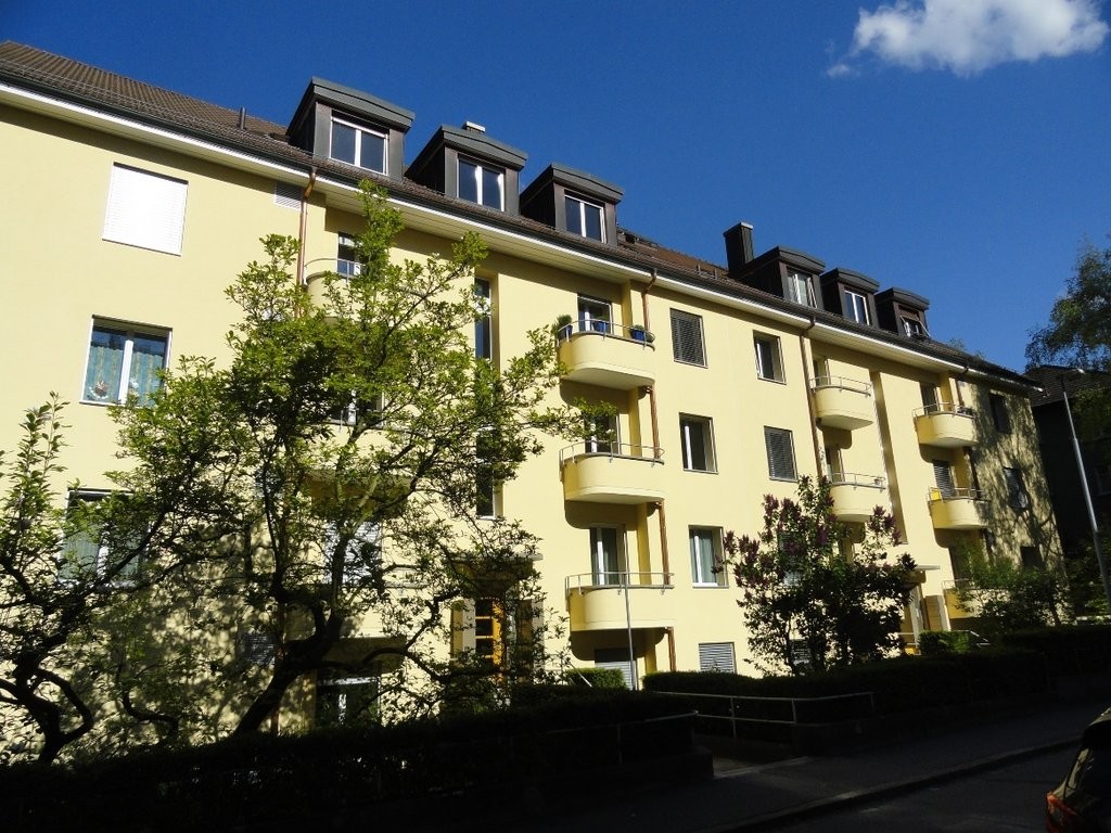 Heimelige Dachwohnung im Sandrain-Quartier - 0