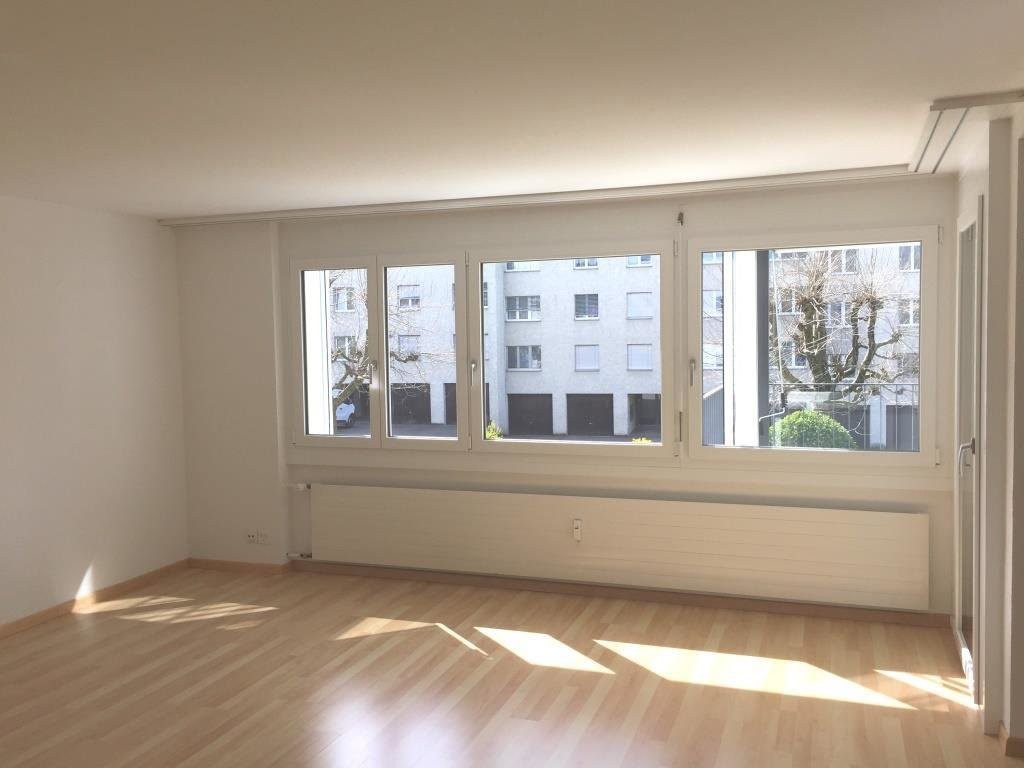Geniessen Sie die Ruhe auf Ihrem verglasten Balkon! - 1