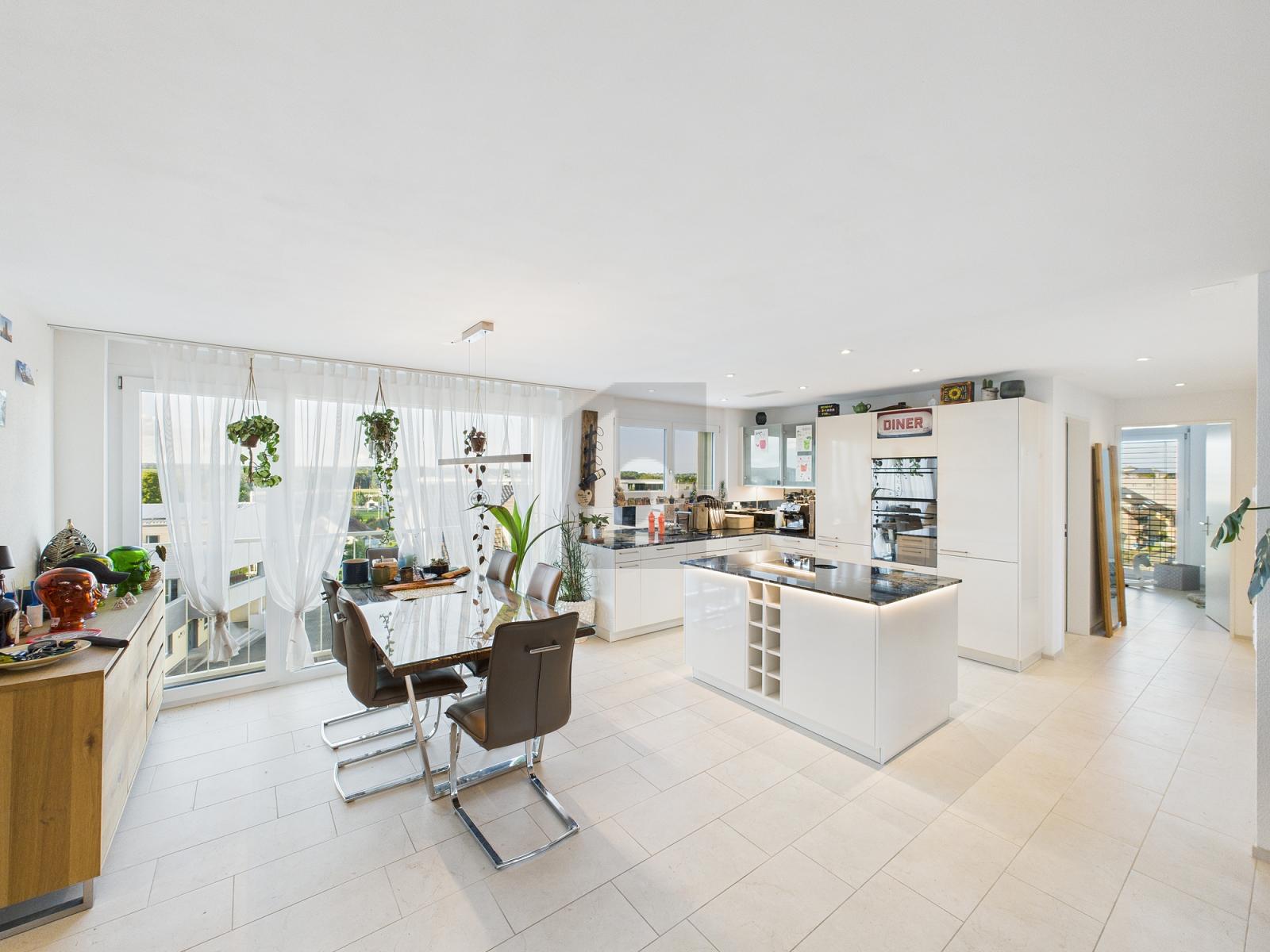 EXQUISITER KOMFORT MIT STATTLICHER TERRASSE - 0