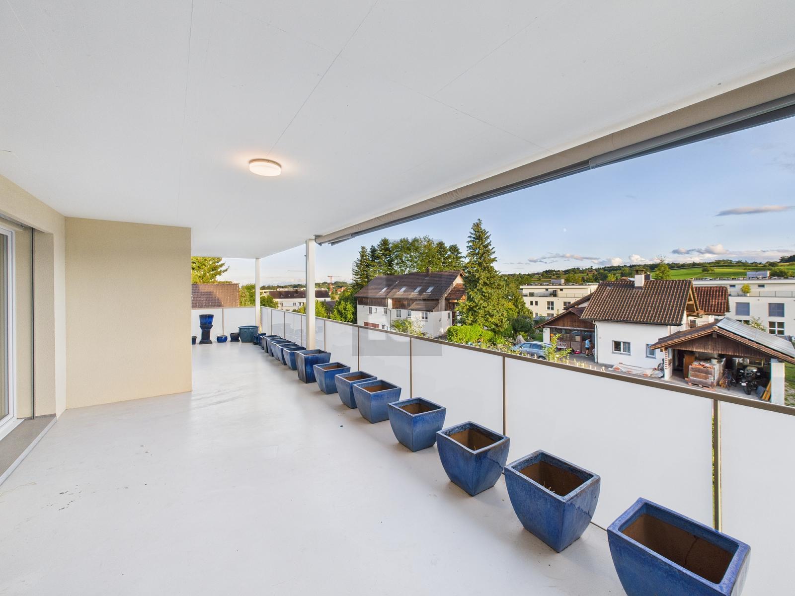 EXQUISITER KOMFORT MIT STATTLICHER TERRASSE - 1