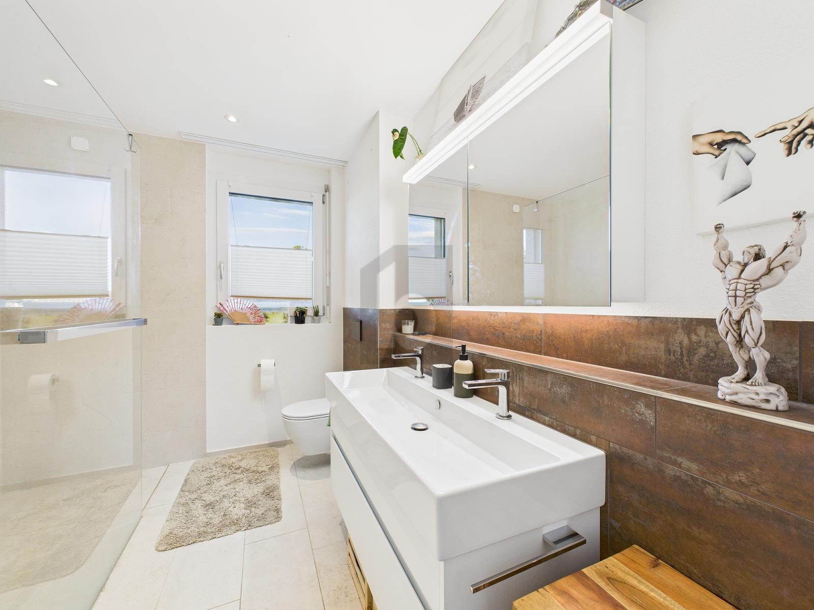 EXQUISITER KOMFORT MIT STATTLICHER TERRASSE - 3