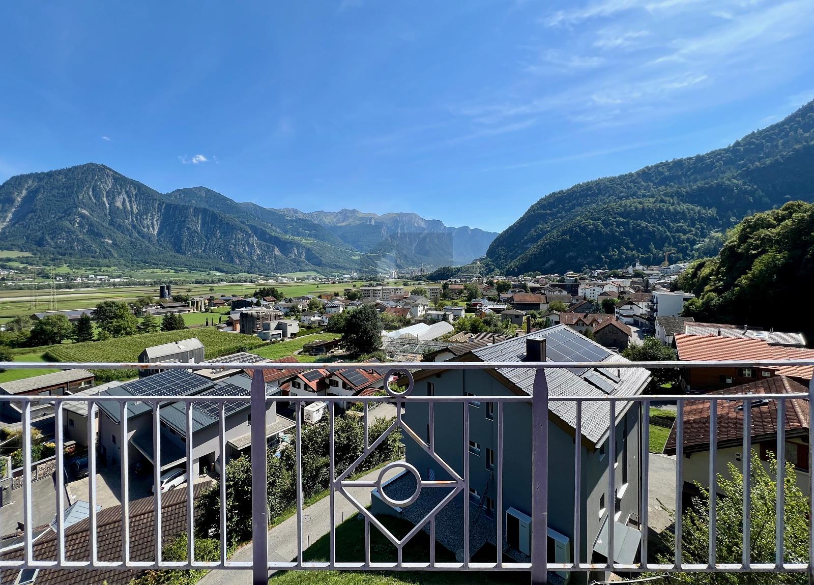 LICHTDURCHFLUTET MIT UNGLAUBLICHER AUSSICHT - 3