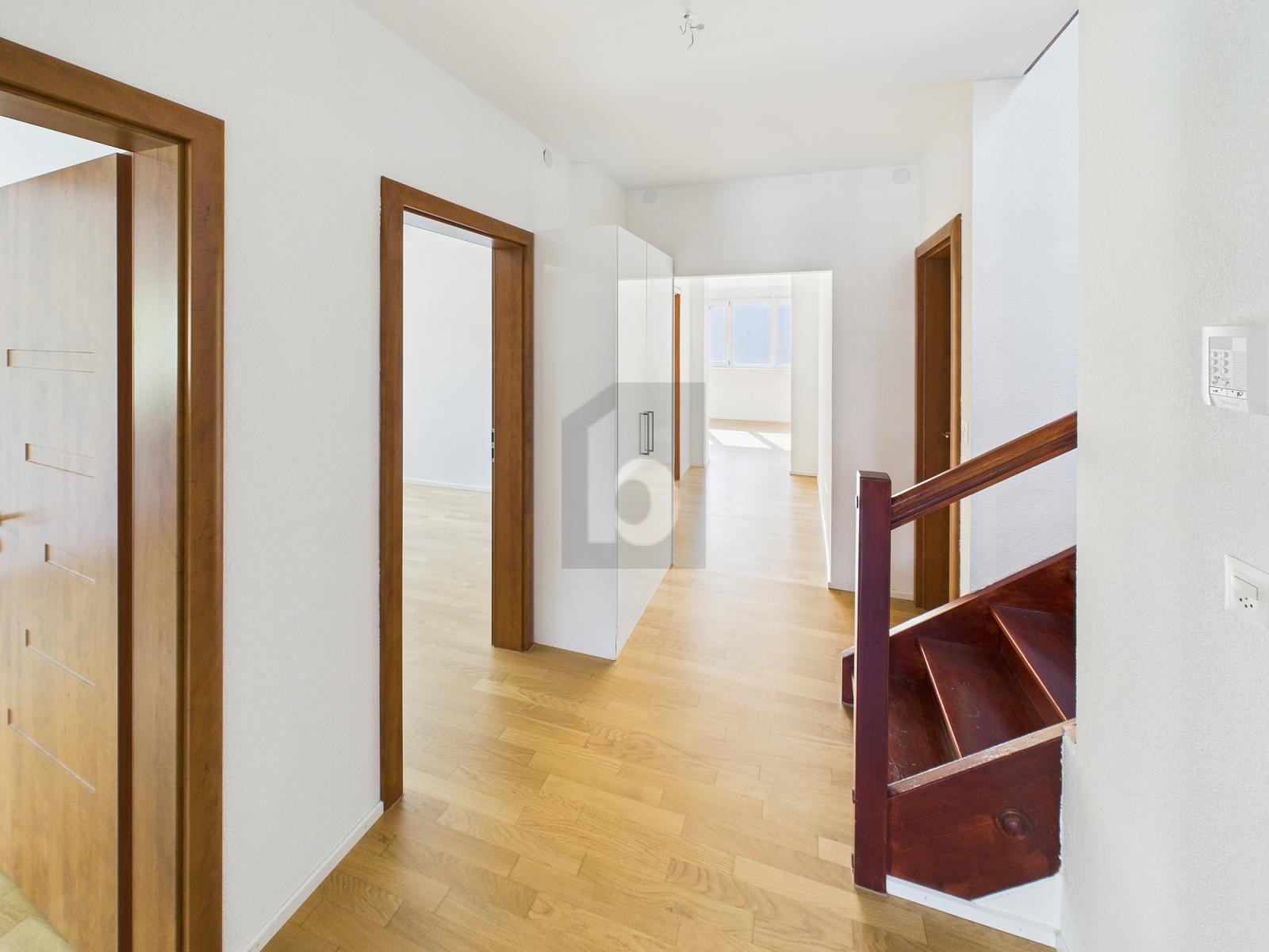 HELL UND GERÄUMIG MIT VIEL PLATZ ZUM LEBEN - 0
