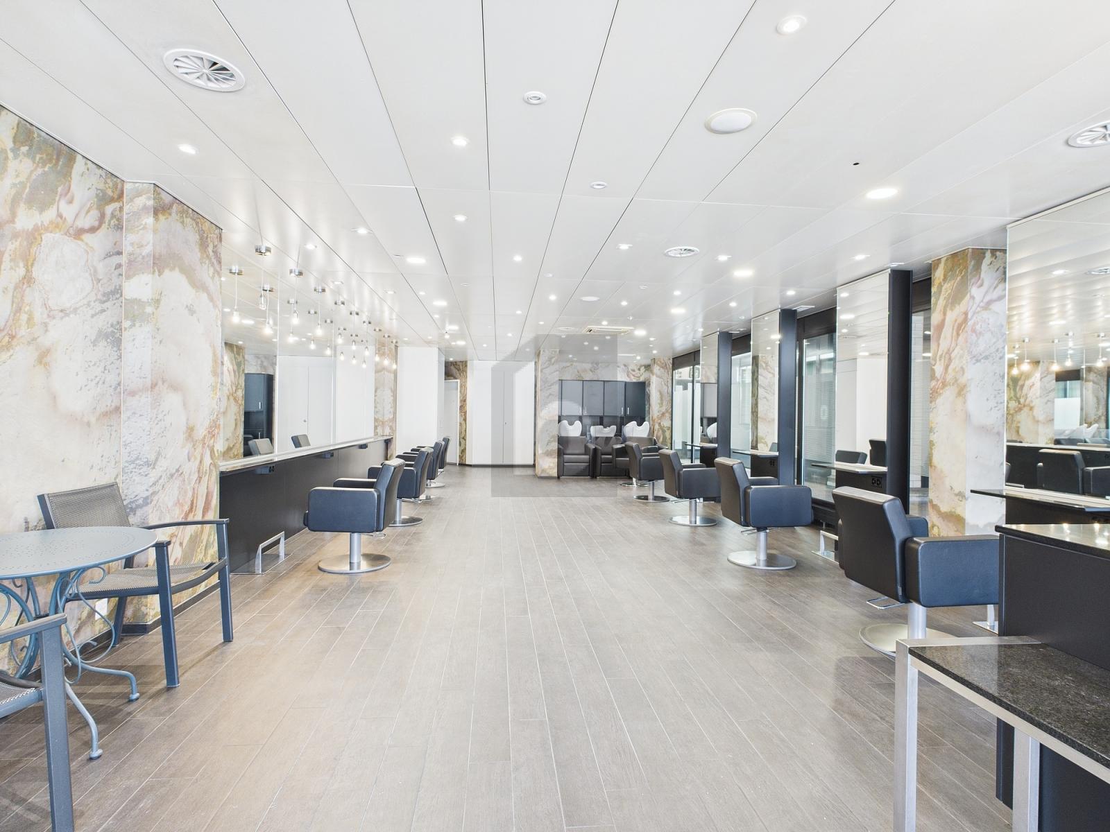 FÜR BARBER MIT INVENTARÜBERNAHME - 0