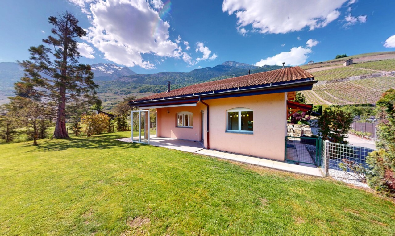 Familienhaus mit Garten, Terrasse und Bergblick - 2