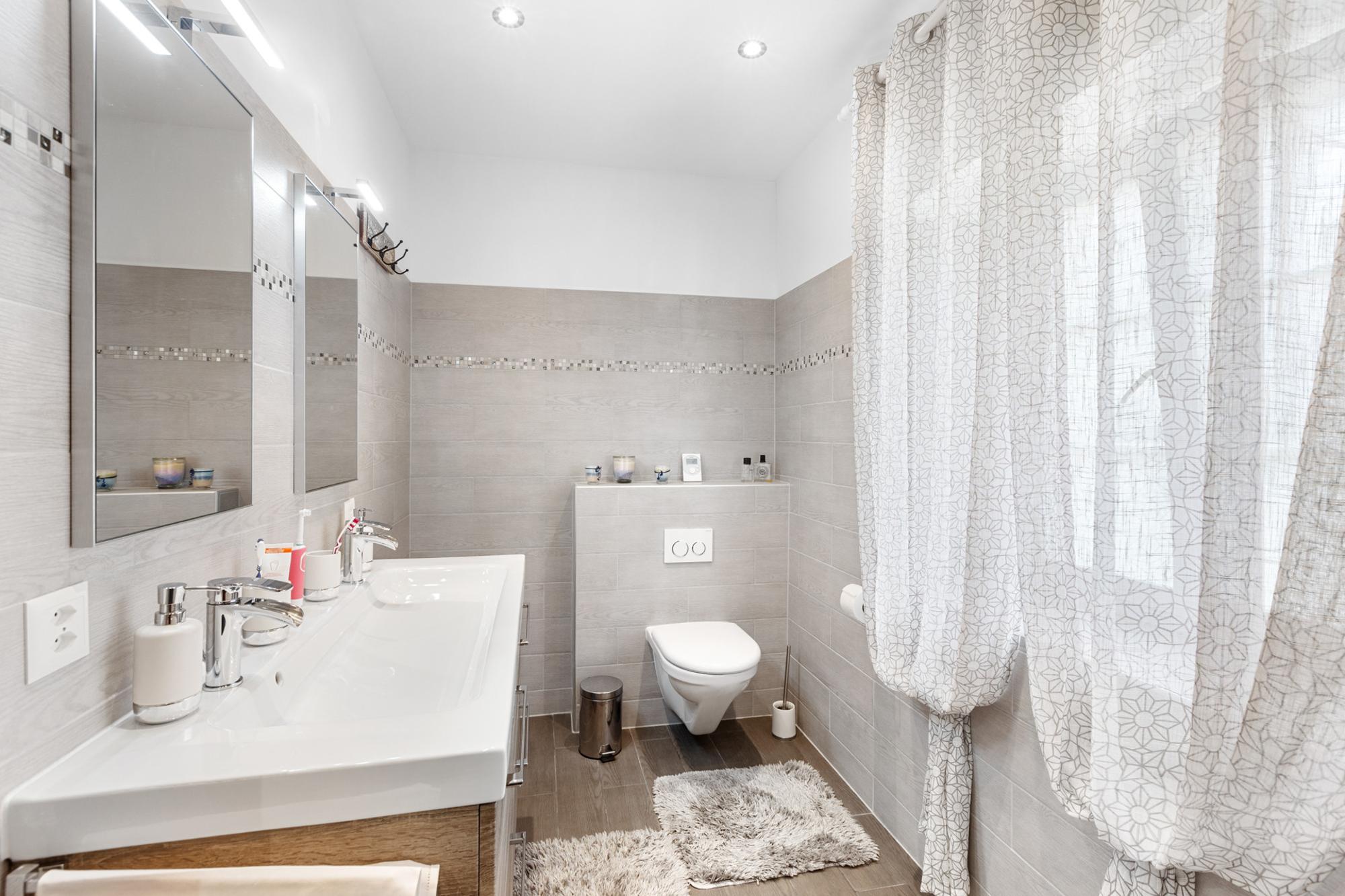 Living & working combined in style: a 5.5-corner house in a class of its own - 10