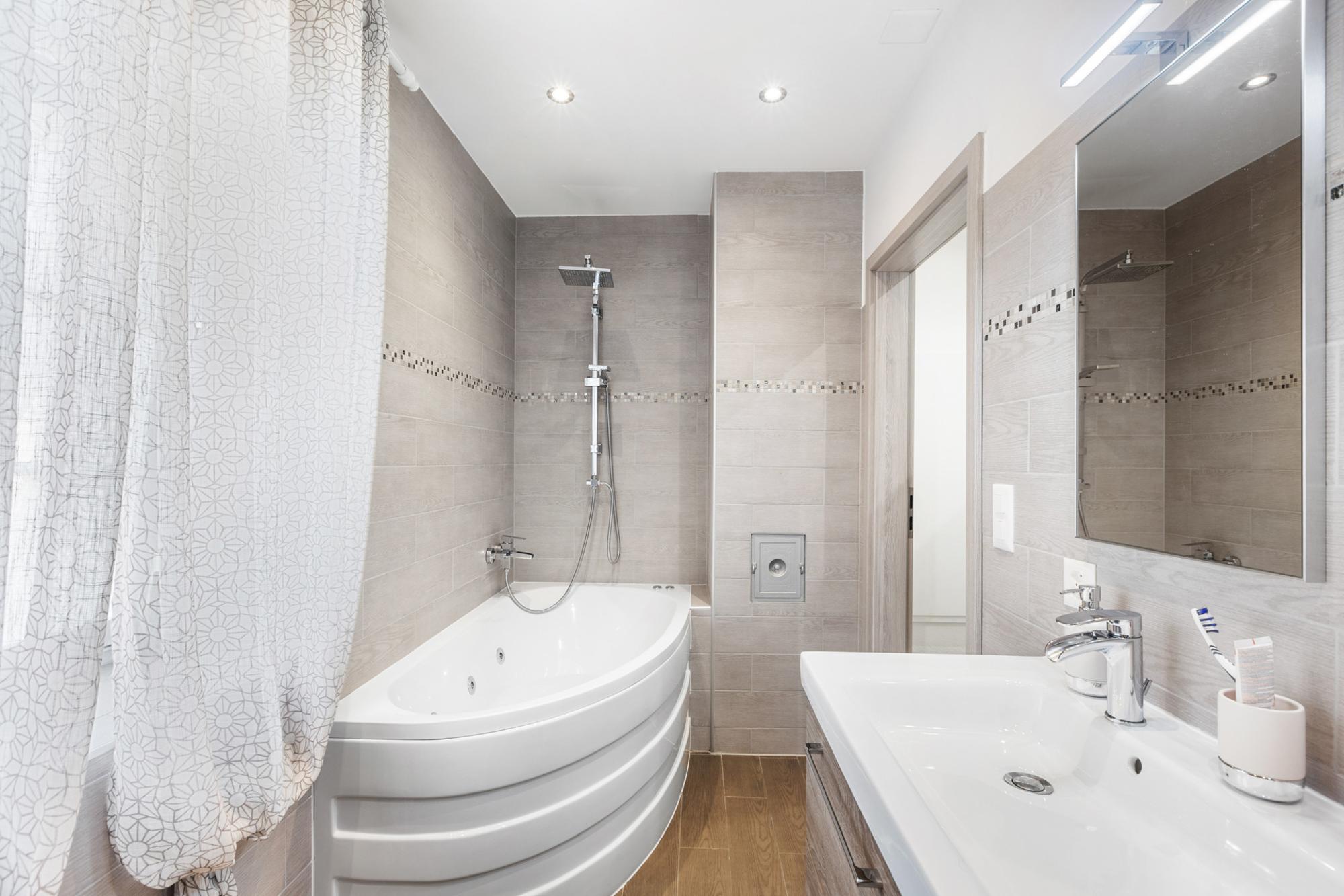 Living & working combined in style: a 5.5-corner house in a class of its own - 9