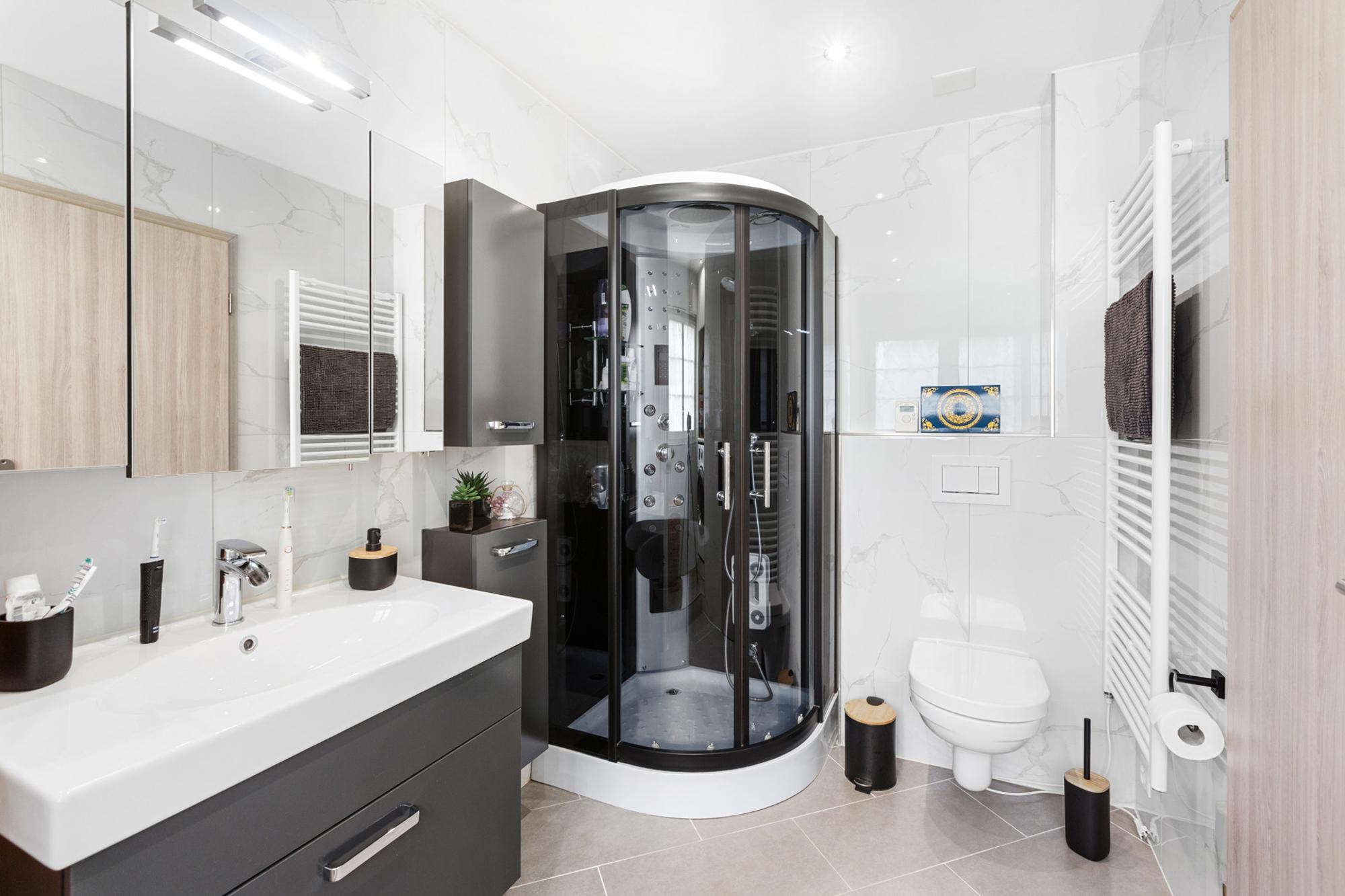 Living & working combined in style: a 5.5-corner house in a class of its own - 8