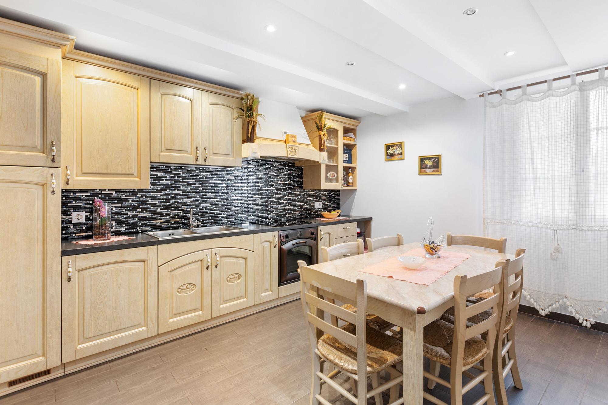Living & working combined in style: a 5.5-corner house in a class of its own - 2