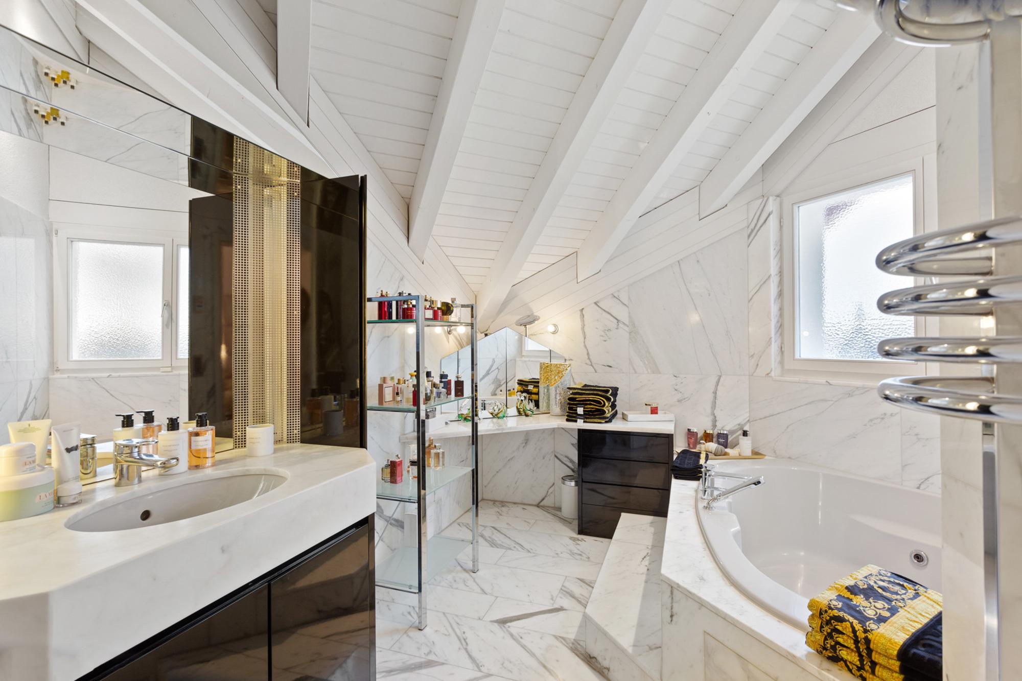 Where exclusivity meets living quality: 6.5-room house in a prime location - 6