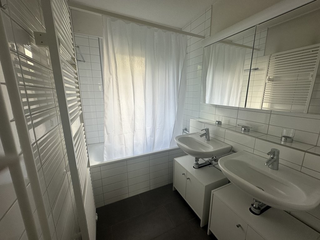 Strahlende Wohnung mit viel Tageslicht - 4