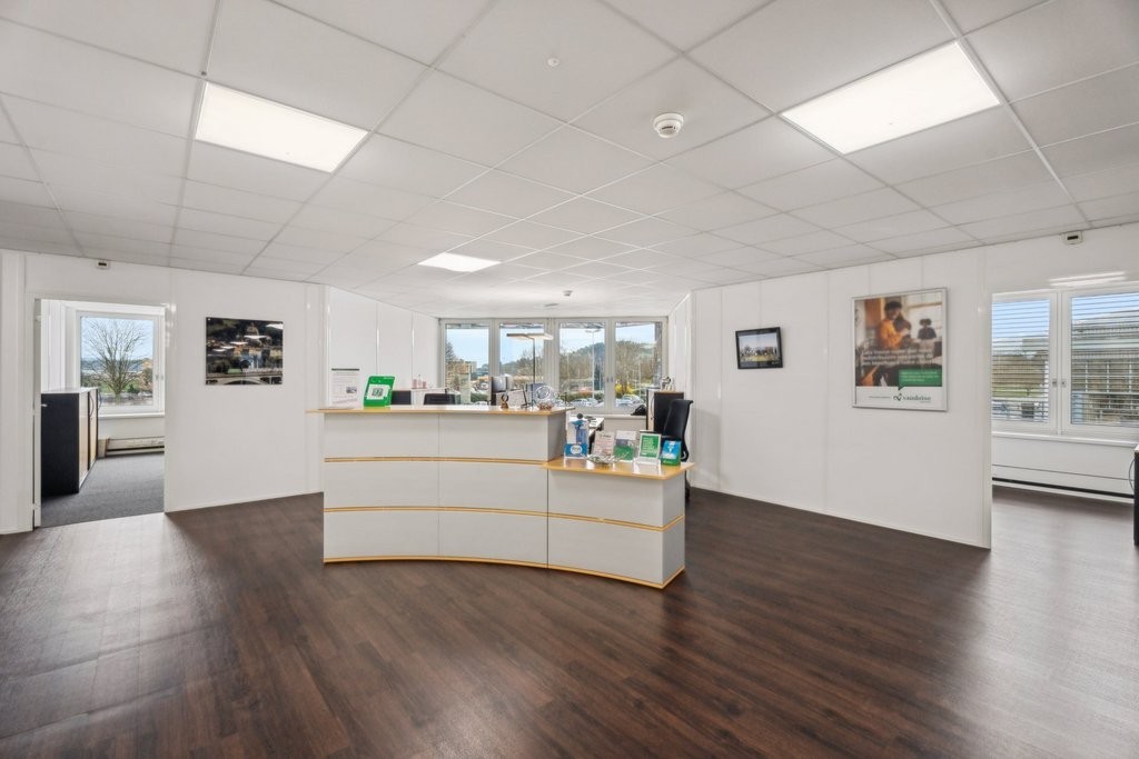 Magnifique bureaux à proximité des axes autoroutiers ! - 2