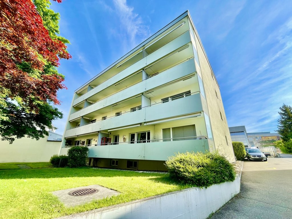 praktische Einstellplätze im Zentrum von Uster - 0
