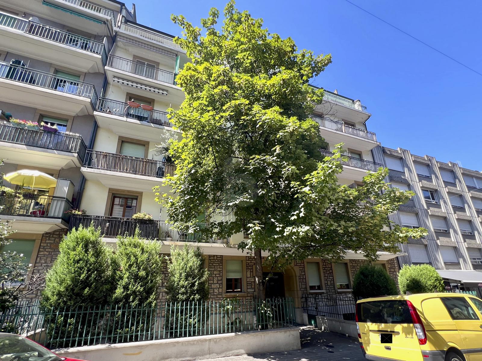 CHARMANT MEUBLÉ CENTRAL POUR COUPLE OU FAMILLE - 0