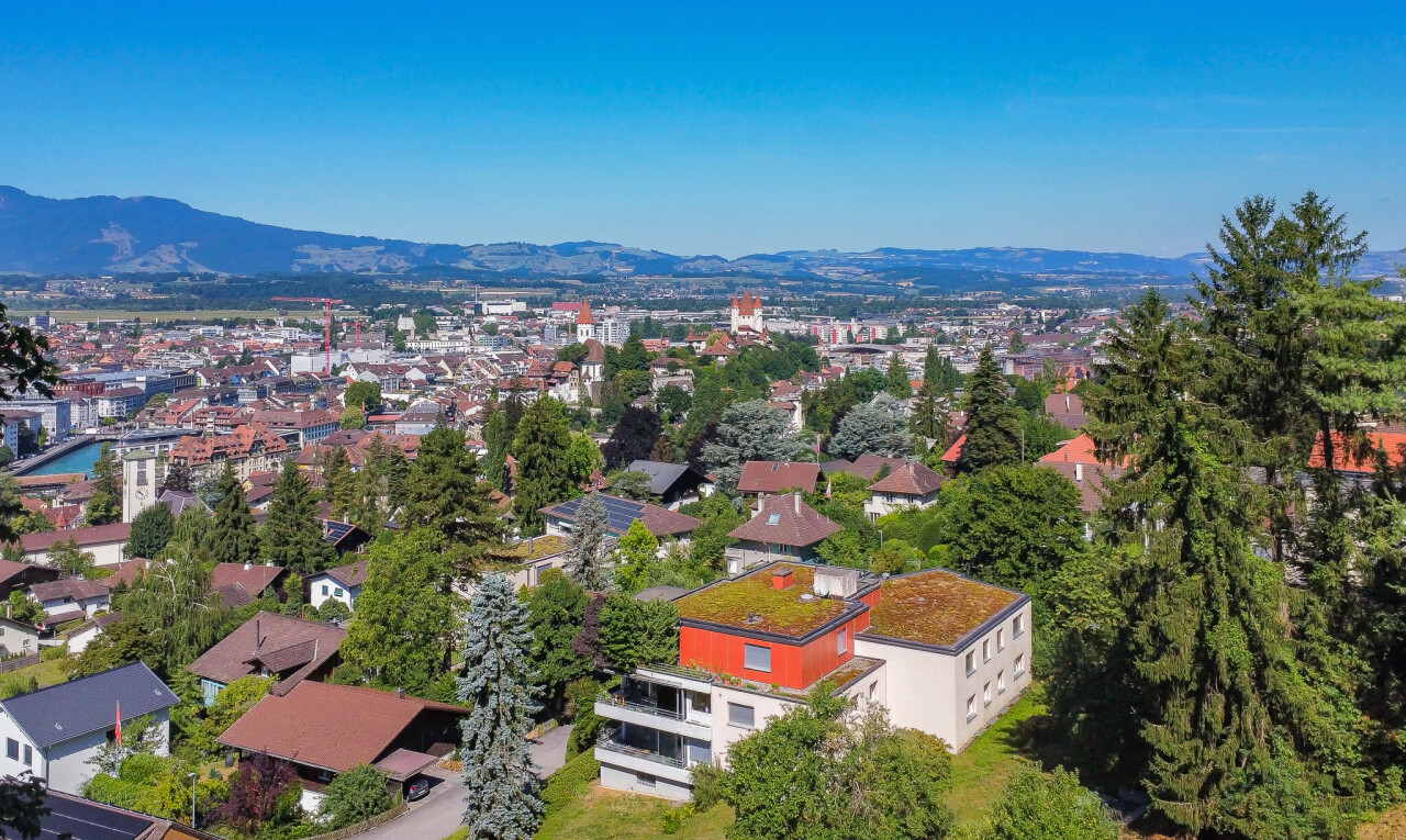 Hochparterre an ruhiger Lage mit Weitsicht über Thun - 0